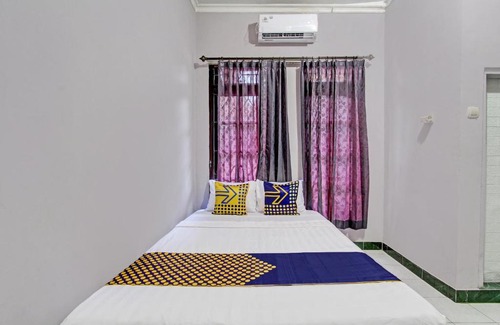 Ngaglik Hotel | OYO Life 92575 Zazi Homestay