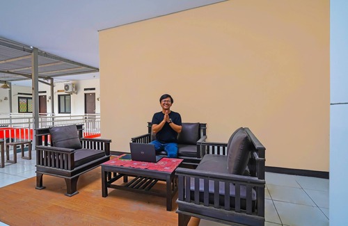 Beber Hotel | OYO Life 92641 Guest House Palinggihan Ii