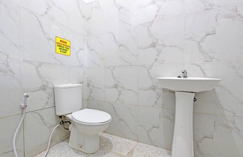 Salatiga Hotel | OYO Life 92686 Lanaya Guesthouse Syariah