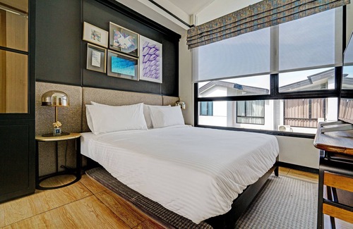 Karawang Hotel | OYO Life 92719 Rolling Hills Residence Karawang