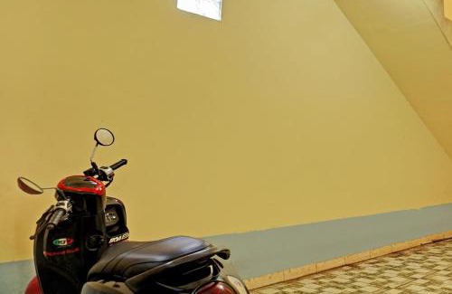 Karawang Timur Hotel | OYO Life 92936 Kost Teteh Erni Karawang