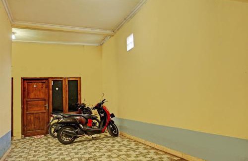 Karawang Timur Hotel | OYO Life 92936 Kost Teteh Erni Karawang