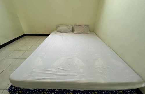 Dinoyo Hotel | OYO Life 92982 Kost Berkah Ibu