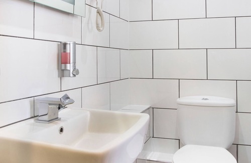 Acton Hotel | OYO London Guest House