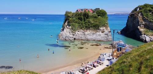 Newquay Hotel | OYO Minerva Guesthouse