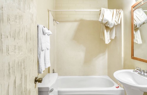 Beverly Green Hotel | OYO Oasis Motel Las Vegas I-15
