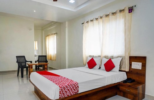 Pune Hotel | OYO Om Shree Executive Lodging