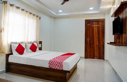 Pune Hotel | OYO Om Shree Executive Lodging