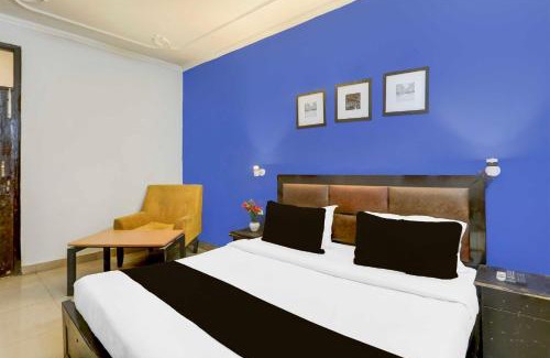 Sainik Farm Hotel | OYO Townhouse Anmol Residency