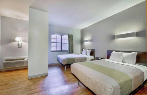 Beaumont Hotel | OYO Townhouse Beaumont Medical Center Area