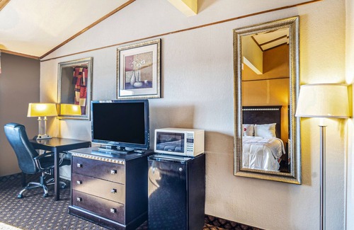 Dodge City Hotel | OYO Townhouse Dodge City KS