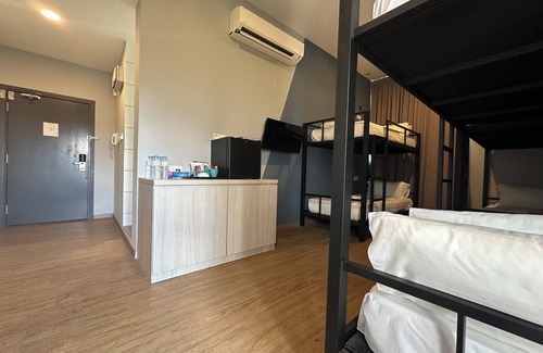 Batu Caves Hotel | OYO Townhouse, Selayang formerly RHR Hotel