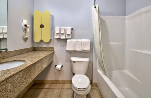Sulphur Hotel | OYO Townhouse Sulphur, LA Extended Stay
