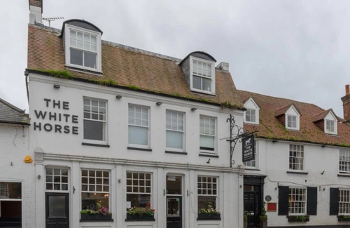 Storrington Hotel | OYO White Horse Hotel