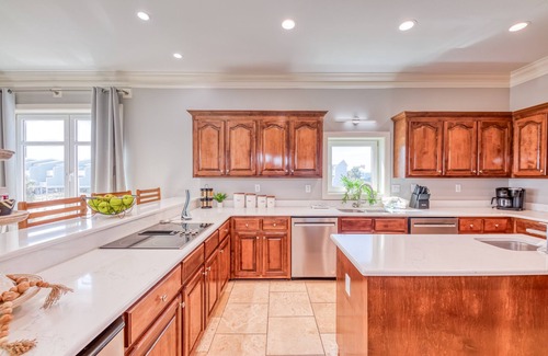 Fort Morgan House | Oyster House B1 - Sleeps 20 - Beachfront w/Pool