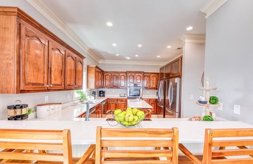 Fort Morgan House | Oyster House B1 - Sleeps 20 - Beachfront w/Pool