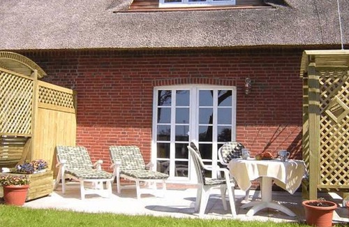 Borgsum Apartment | Oystercatcher - In an absolutely quiet location, in the small, romantic island village of Borgsum.