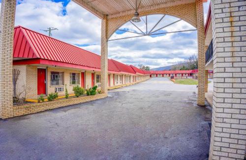 Mountain View Hotel | Ozark Junction mountain view by OYO