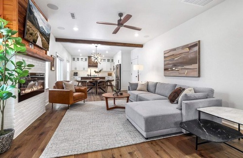 Downtown House | Ozark Oasis - Walk to DT Bentonville