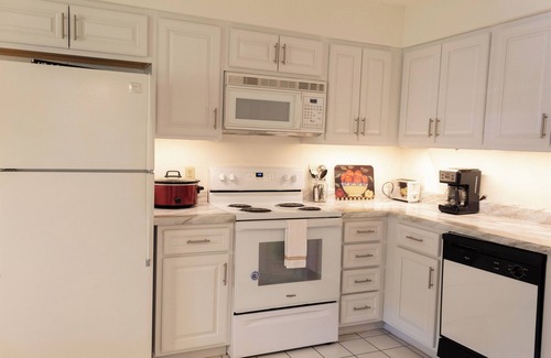 Table Rock Condo | Ozark Retreat~Walk-In Condo~Resort~Pools