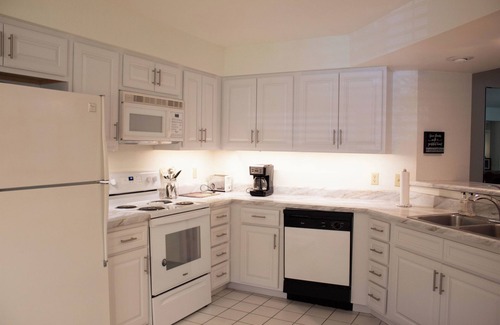 Table Rock Condo | Ozark Retreat~Walk-In Condo~Resort~Pools