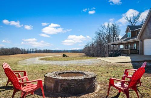 Jasper House | Ozark Retreat with Mountain Views Fire Pit & Deck
