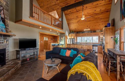 Jasper House | Ozark Retreat with Mountain Views Fire Pit & Deck