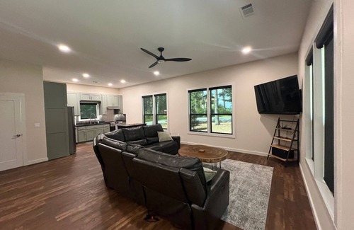 Jasper House | Ozark Vista Retreat - A one bedroom, pet friendly space with a fantastic view!