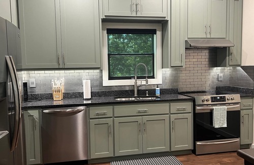 Jasper House | Ozark Vista Retreat - A one bedroom, pet friendly space with a fantastic view!