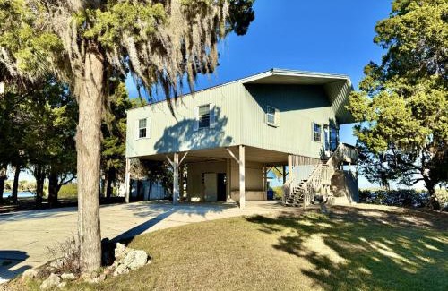 Crystal River House | Ozello Coastal Lodge Your Tranquil Waterfront Retreat Sleeps 6 Private Dock Dog Ok