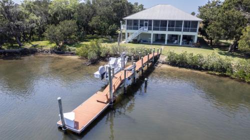 Crystal River House | Ozello Manor Waterfront private dock large patio sleeps 8 dog ok