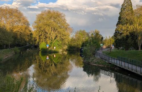 Dole Bed & Breakfast | péniche Ino Lefkothea II chambre d'hôtes