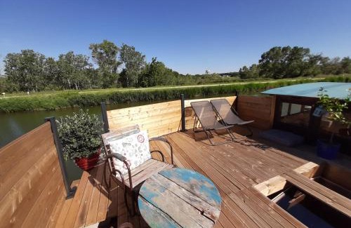 Aigues-Mortes Boat Rental | Péniche La Belle Aimée