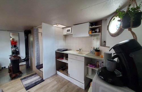 Douai Boat Rental | Péniche "Louise Michel" séjournez dans l'appartement du capitaine, offrez vous une expérience inoubliable au fil de l'eau