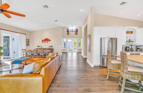 Marathon House | P04 - Spectacular 6 bedroom, 6 bath home is a rare beach front beauty with.