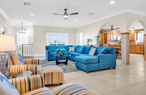 Key Colony Beach House | P71 - 7 bed, 6 bath up/down duplex in Key Colony!