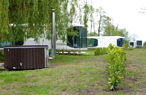 Grodzisk Mazowiecki Cabin | Pałac Wieniawskich - Luksusowe, Całoroczne Domki Glampingowe, Prywatna Balia, Park 10ha