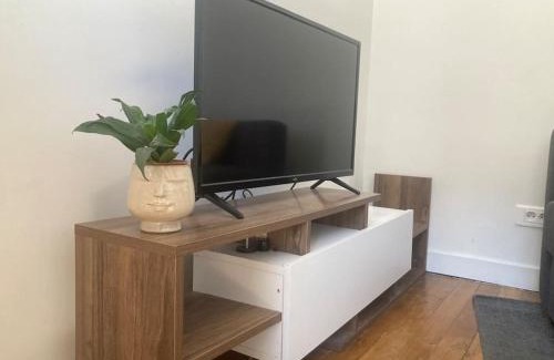 Pere Lachaise Apartment | Paaaaaaaaaaaarrrrrrrriiiiis !