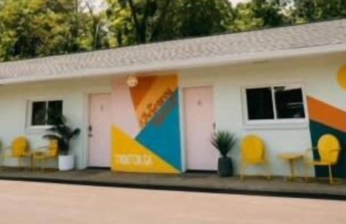 Trenton House | PAC-Man Room #11- 1960 Retro Motel