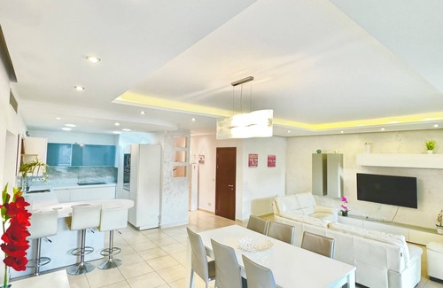Paceville Apartment | Pacaville Pendergardens 3-bedroom and 3 bathroom apartment with WiFi and AC