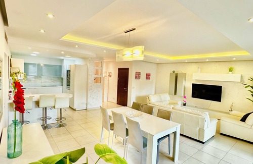 Paceville Apartment | Pacaville Pendergardens 3-bedroom and 3 bathroom apartment with WiFi and AC