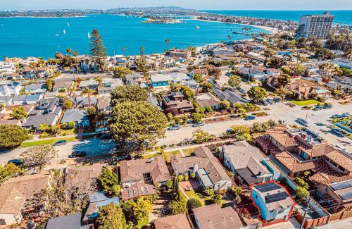 Crown Point Apartment | Pacific Beach - Beach - Tranquil - Comfortable