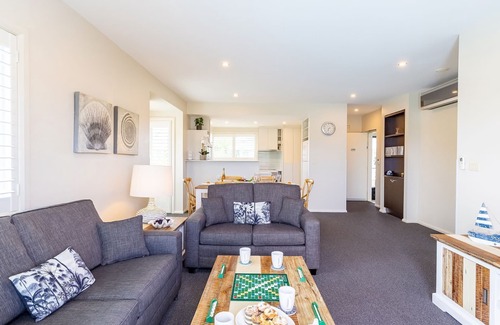 Salamander Bay Apartment | Pacific Blue 278-265 Sandy Pt Rd- Dual Key Access, Wifi, Linen and Air Conditioning