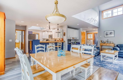 Oregon Coast House | Pacific Citys Beach Out Your Back Door from this Elegant, Single-Level Beauty!