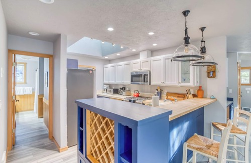 Oregon Coast House | Pacific Citys Beach Out Your Back Door from this Elegant, Single-Level Beauty!
