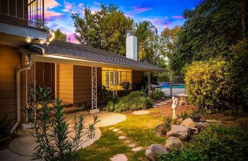 Calabasas House | Pacific Dreams at Woodland Hills - 8 BR with Pool & Hot Tub