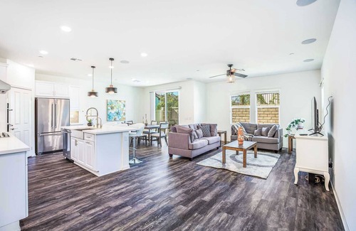 Upland House | Pacific Electric Trail Access! Pet Haven｜Fenced Yard｜Flex Stays｜WFH Ready #41279