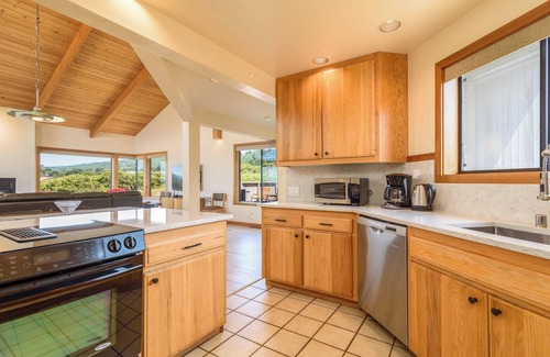 Sea Ranch House | Pacific FantaSea | Ocean Views, Short Walk to Bluffs