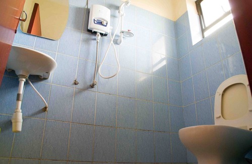 Lira Hotel | Pacific Grand Hotel