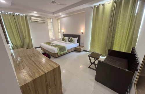 Jharsa Village Hotel | Pacific Inn Green